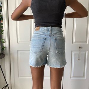 American Eagle mom shorts| light wash, distressed